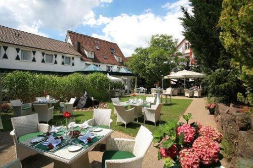 Hotel-Restaurant Arneggers Adler Tiefenbronn Exterior foto