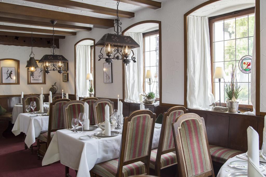 Hotel-Restaurant Arneggers Adler Tiefenbronn Exterior foto